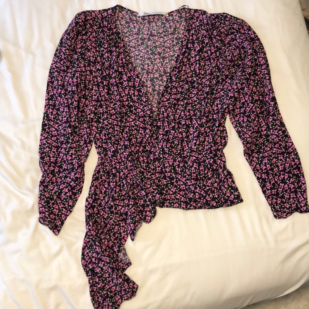 Floral plunge top